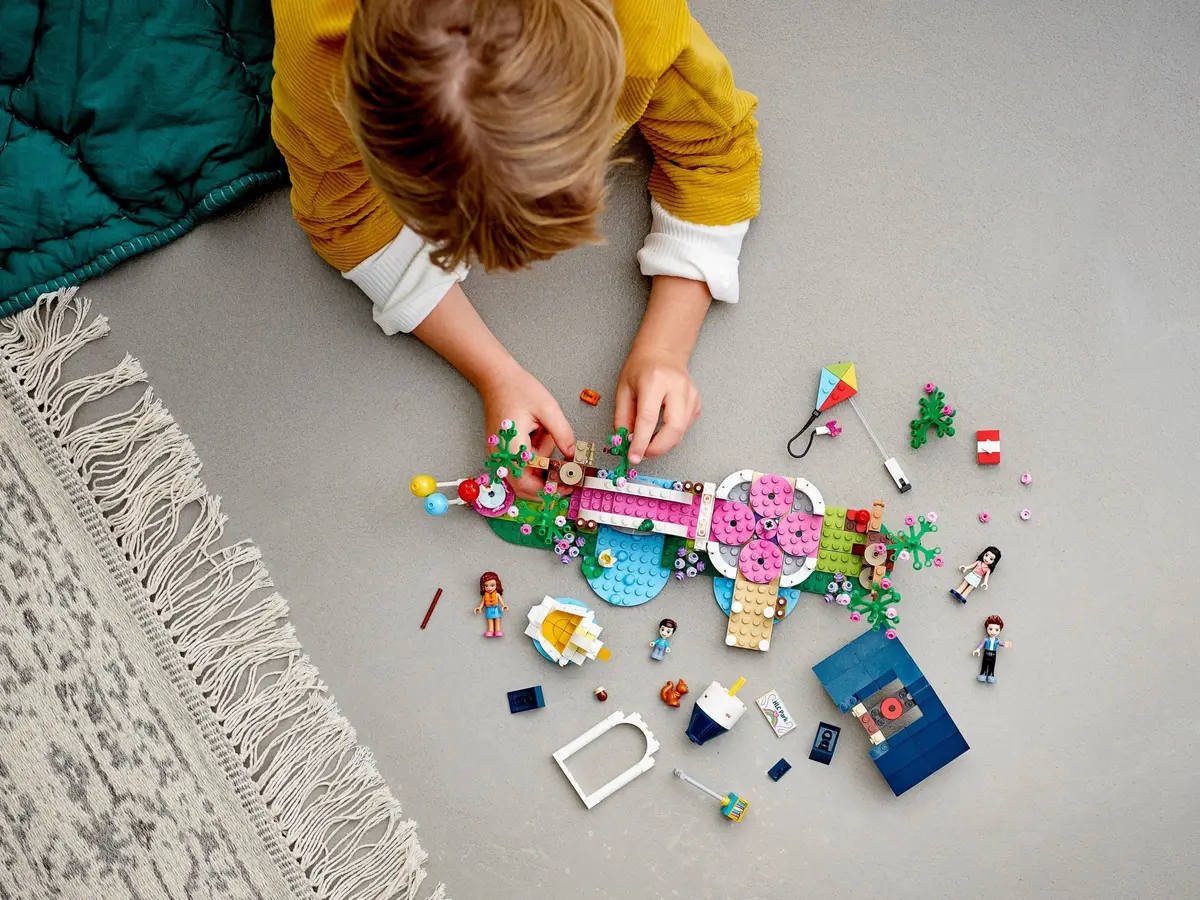 LEGO Friends 41447 Heartlake City Park set, image 12