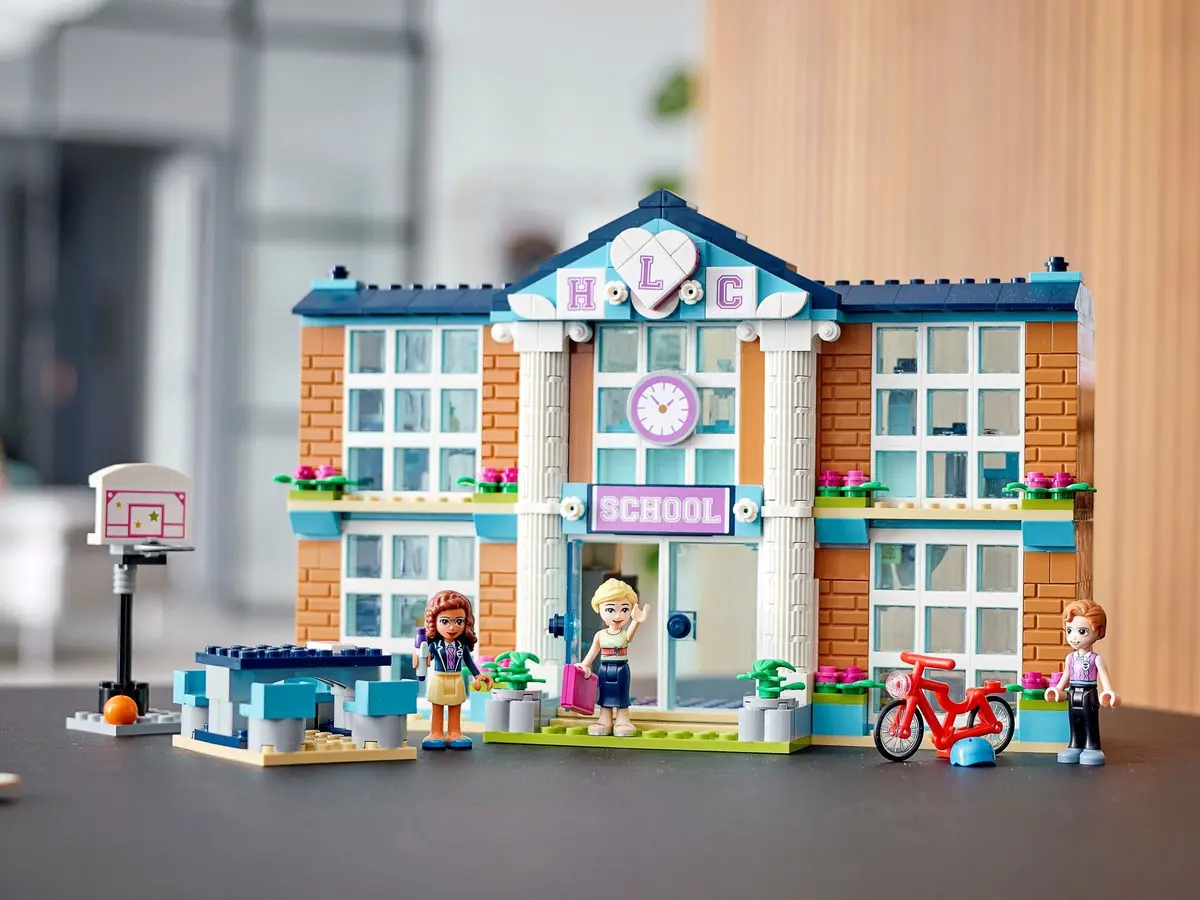LEGO Friends 41682 Heartlake City School set, image 12