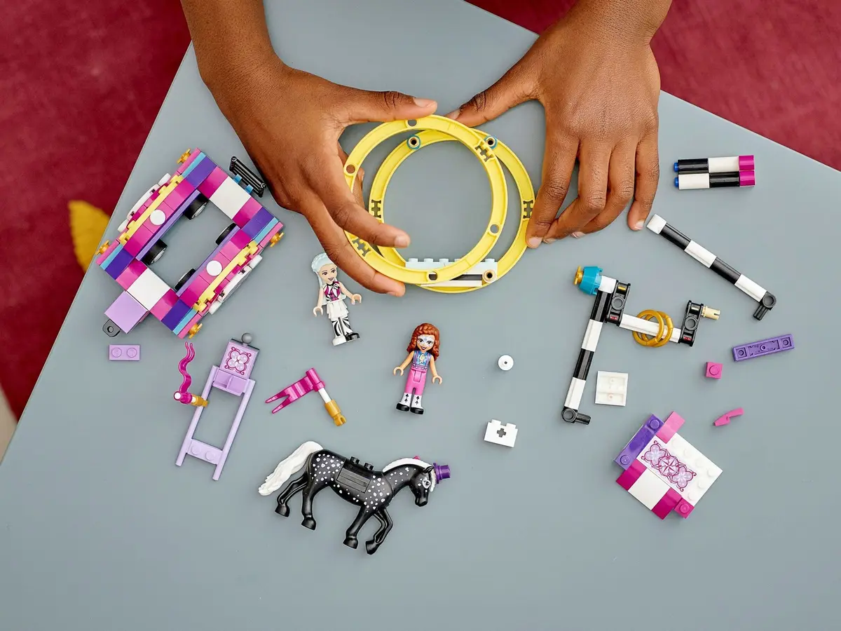 LEGO Friends 41686 Magical Acrobatics set, image 7