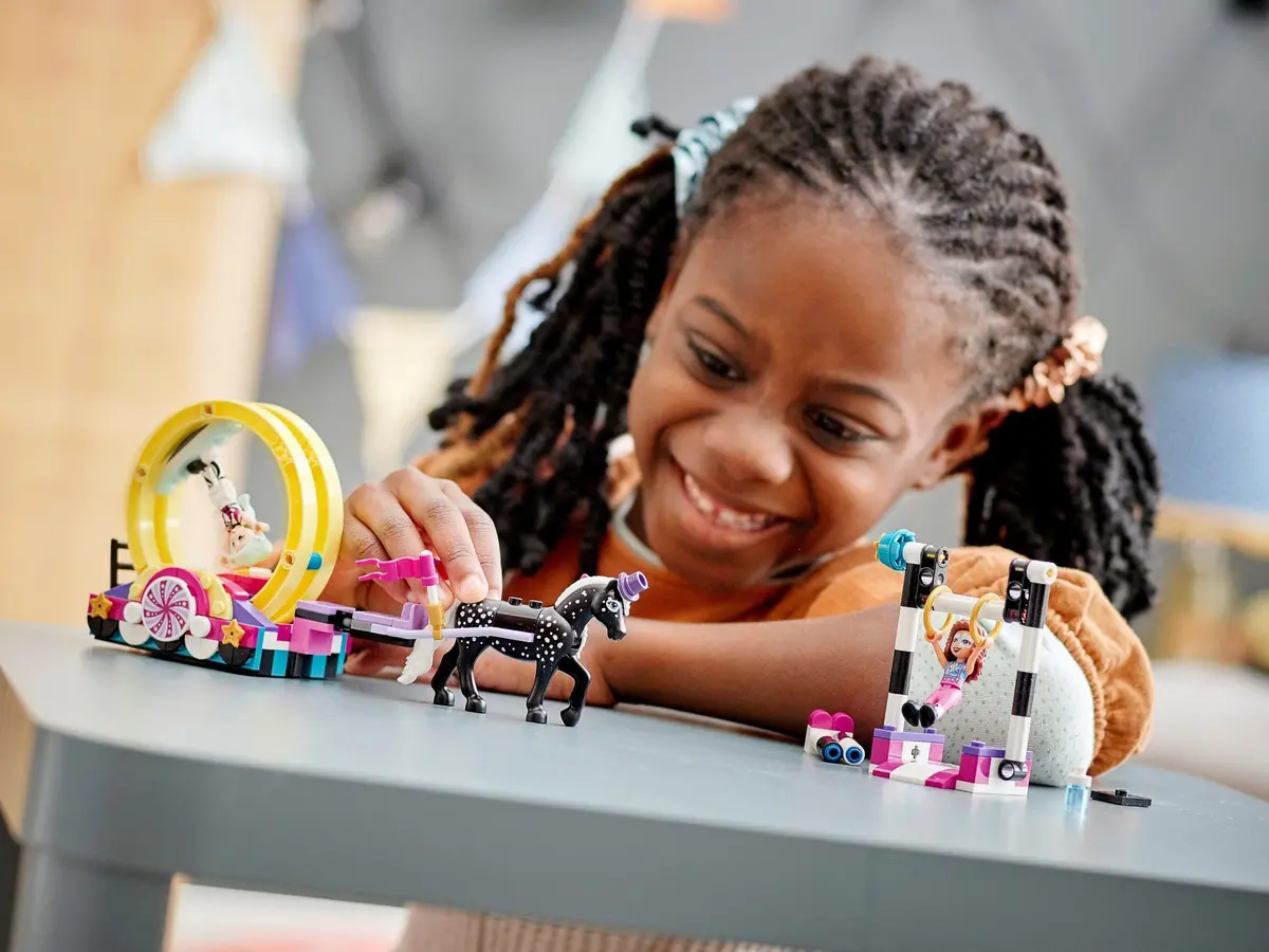 LEGO Friends 41686 Magical Acrobatics set, image 8