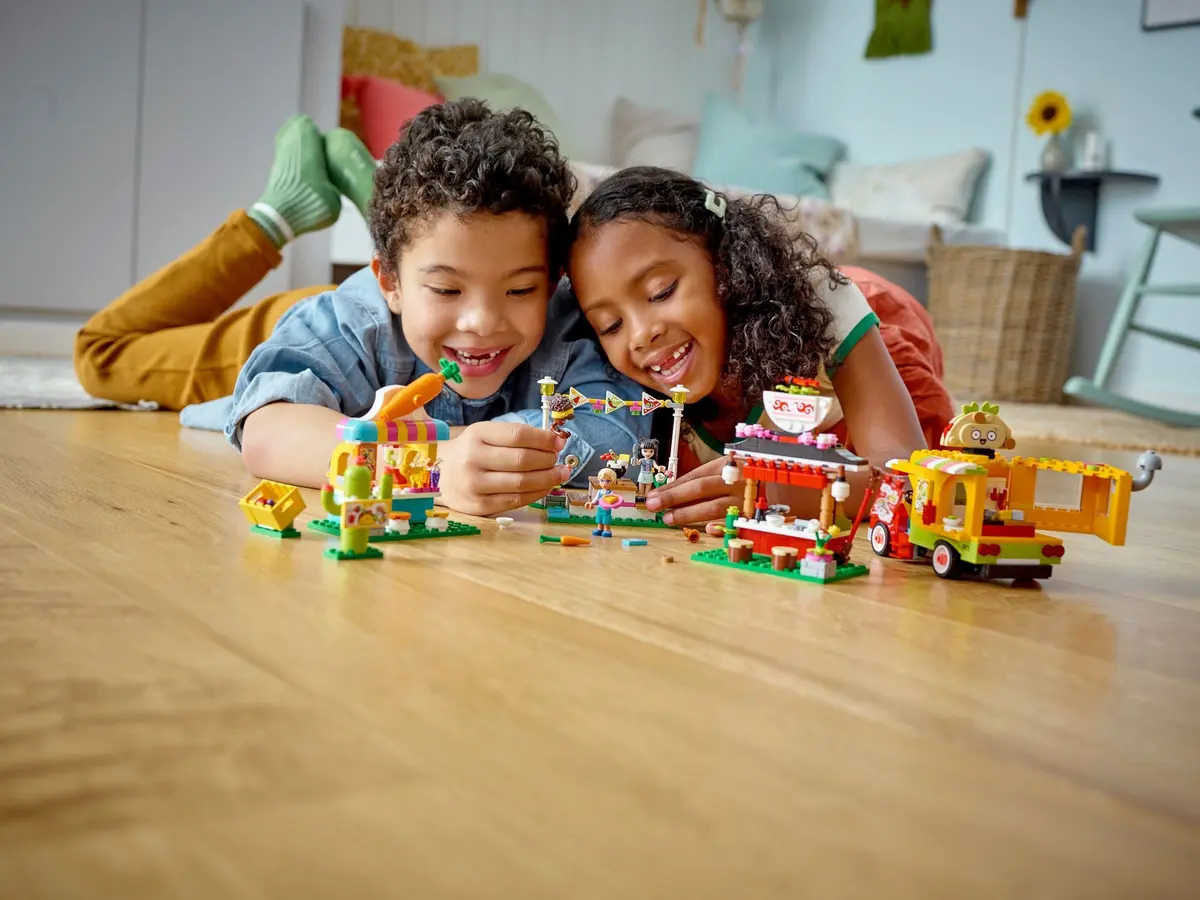 LEGO Friends 41701 Street Food Market set, image 3