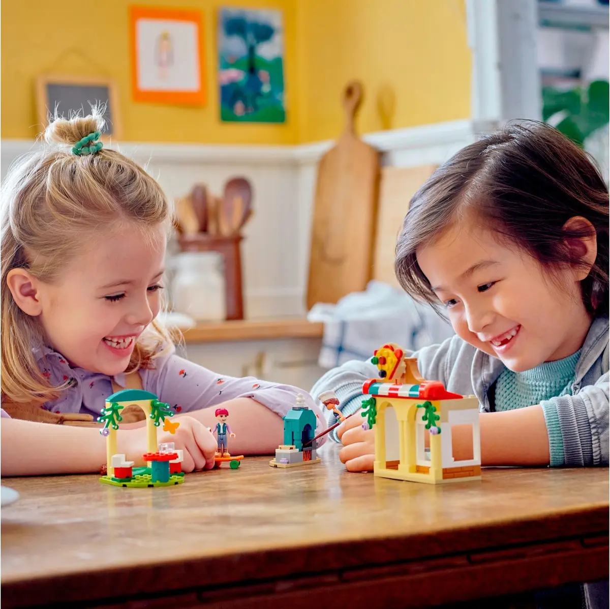 LEGO Friends 41705 Heartlake City Pizzeria set, image 9