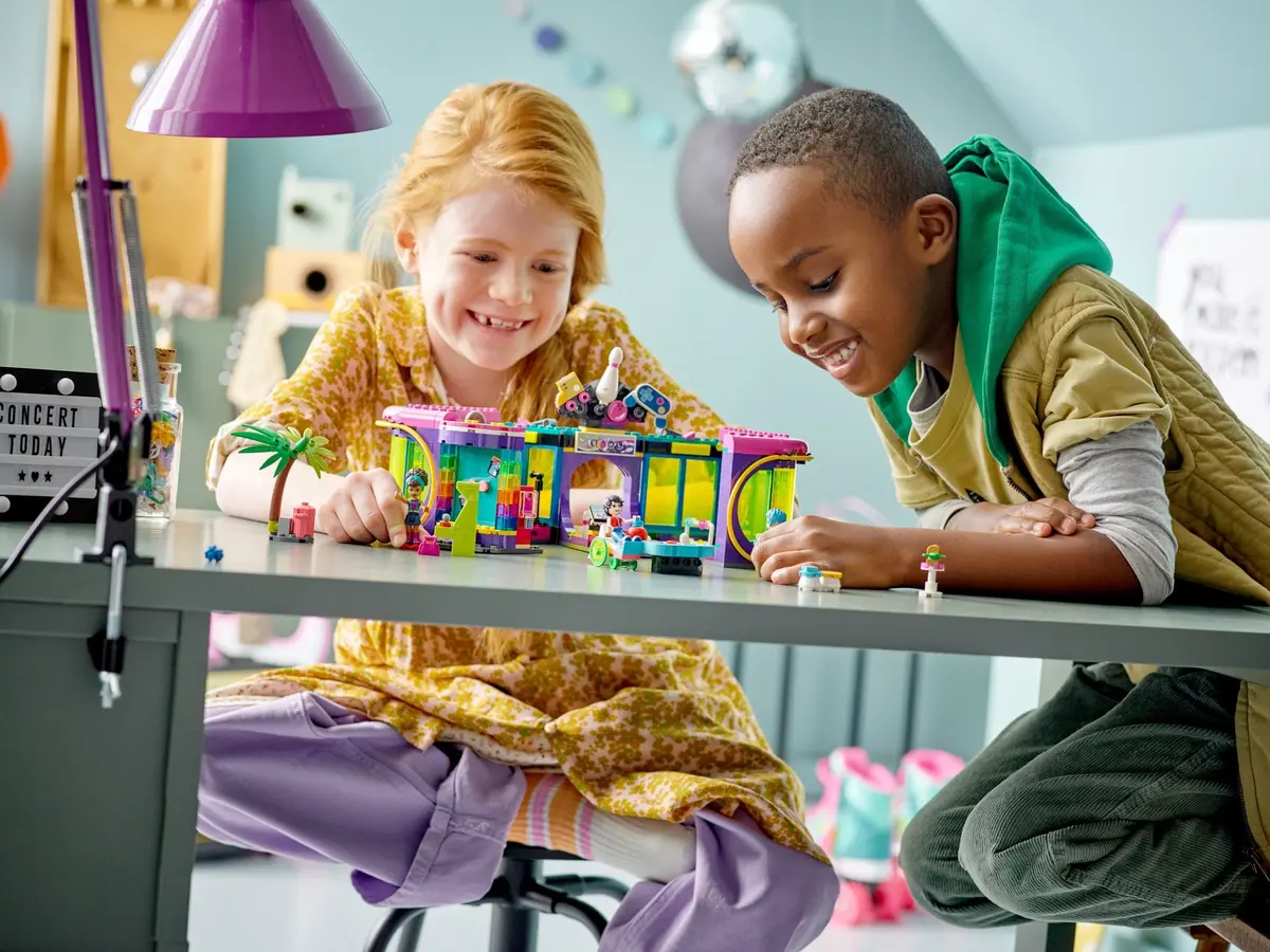 LEGO Friends 41708 Roller Disco Arcade set, image 9