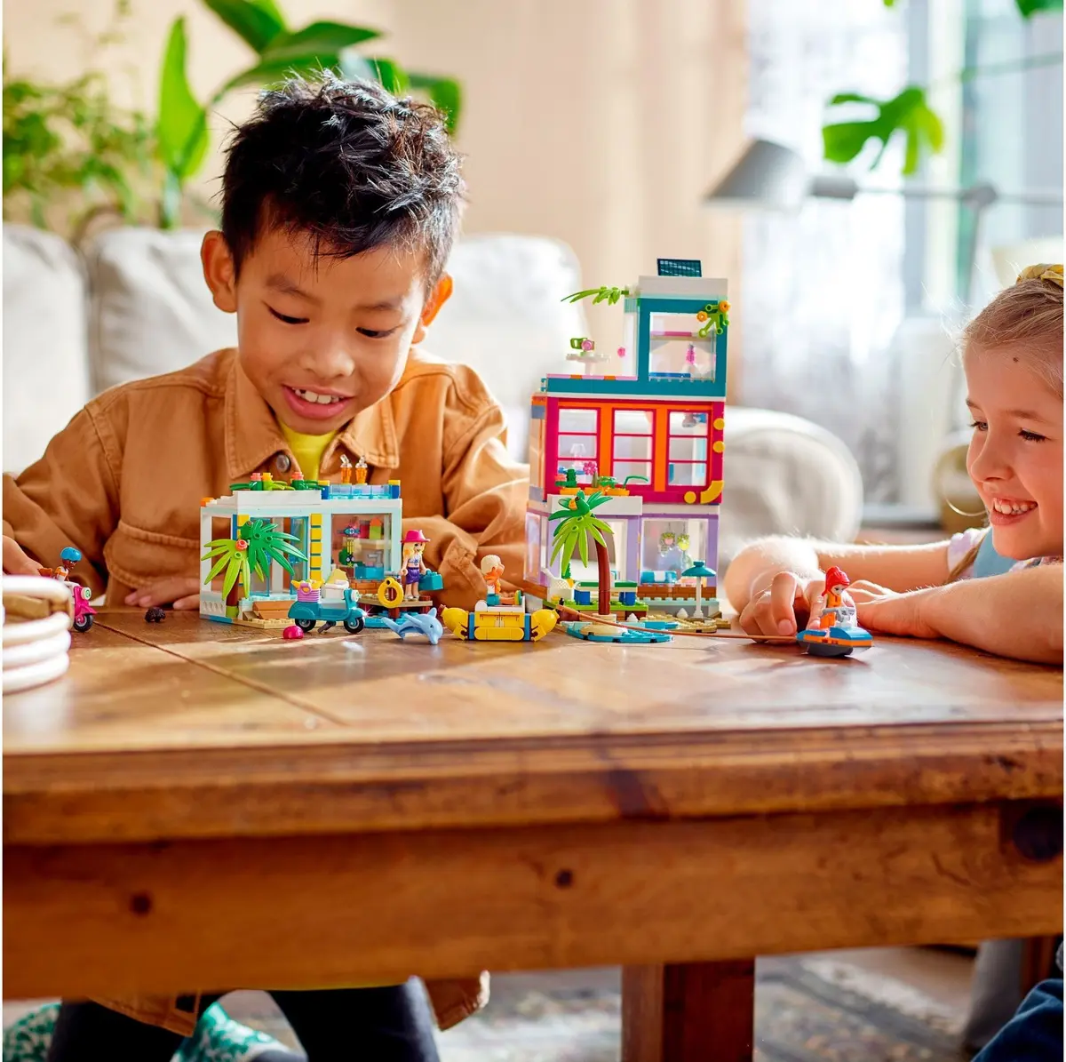 LEGO Friends 41709 Vacation Beach House set, image 3