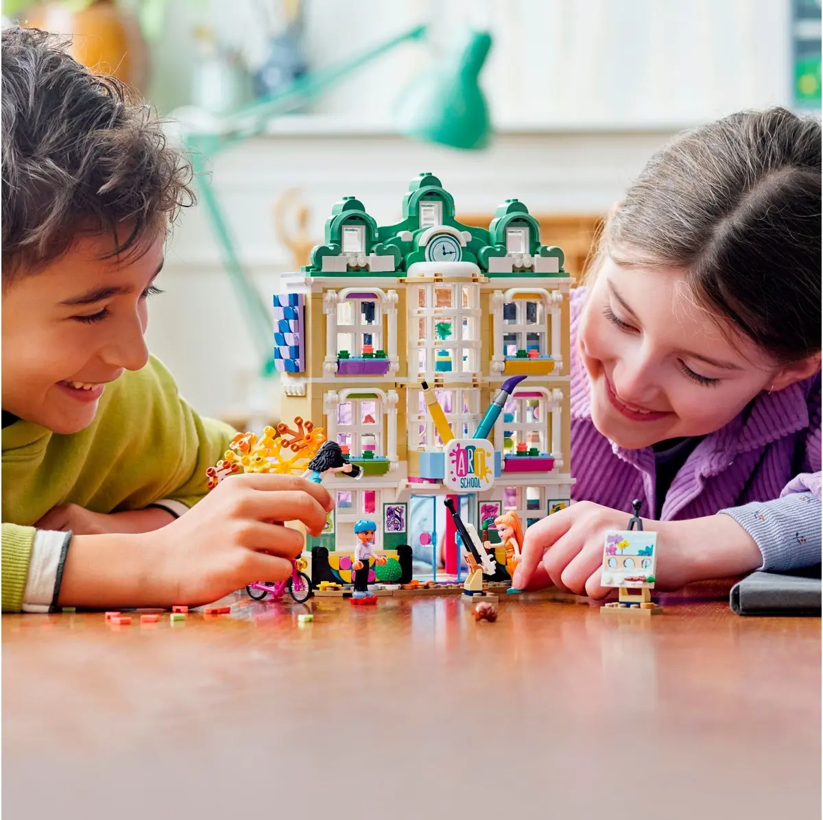 LEGO Friends 41711 Emma's Art School set, image 3