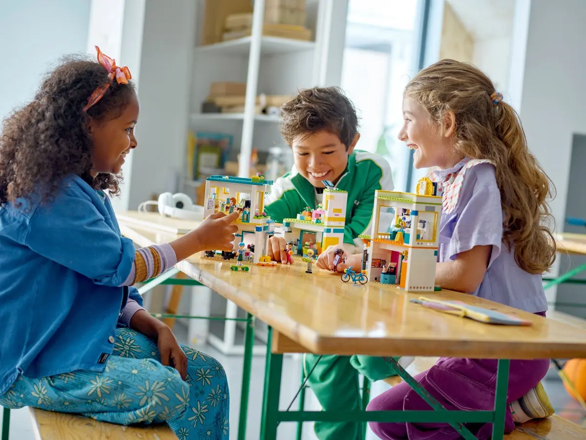 LEGO Friends 41731 Heartlake International School set, image 4