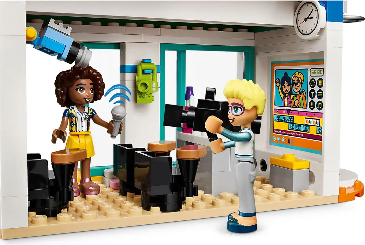 LEGO Friends 41731 Heartlake International School set, image 10