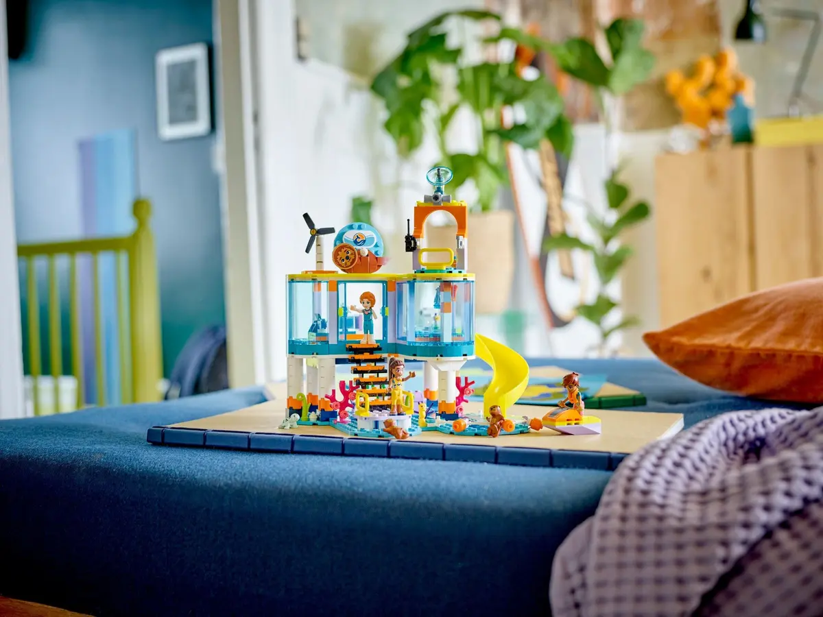 LEGO Friends 41736 Sea Rescue Centre set, image 5