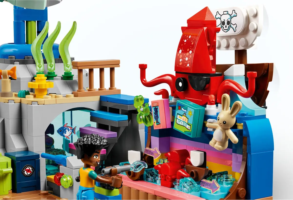 LEGO Friends 41737 Beach Amusement Park set, image 4