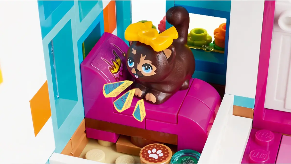 LEGO Friends 41742 Cat Hotel set, image 4
