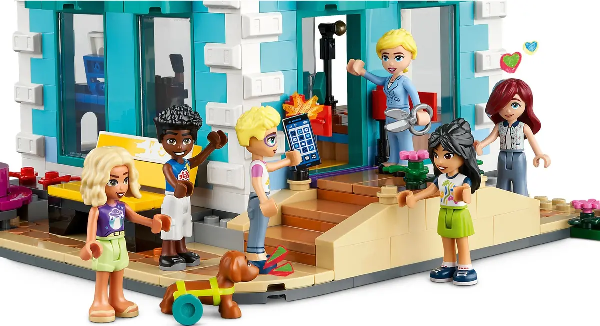 LEGO Friends 41748 Heartlake City Community Centre set, image 6