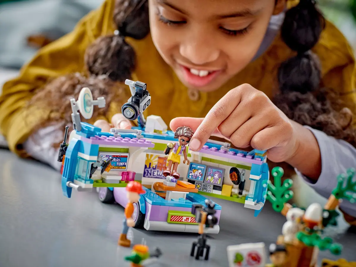 LEGO Friends 41749 Newsroom Van set, image 9