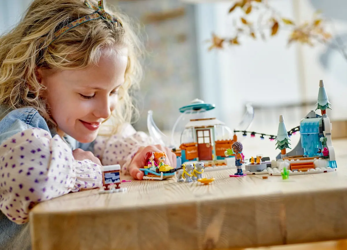 LEGO Friends 41760 Igloo Holiday Adventure set, image 4