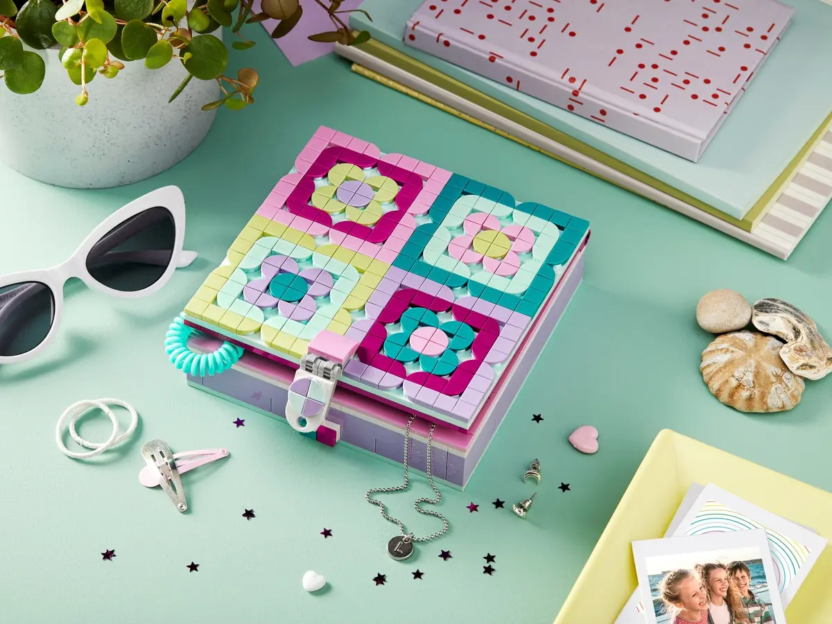LEGO Dots 41915 Jewellery Box set, image 3