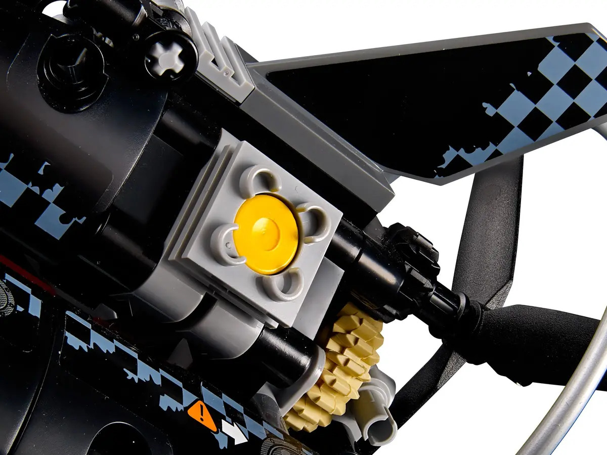 LEGO Technic 42002 Hovercraft set, image 4