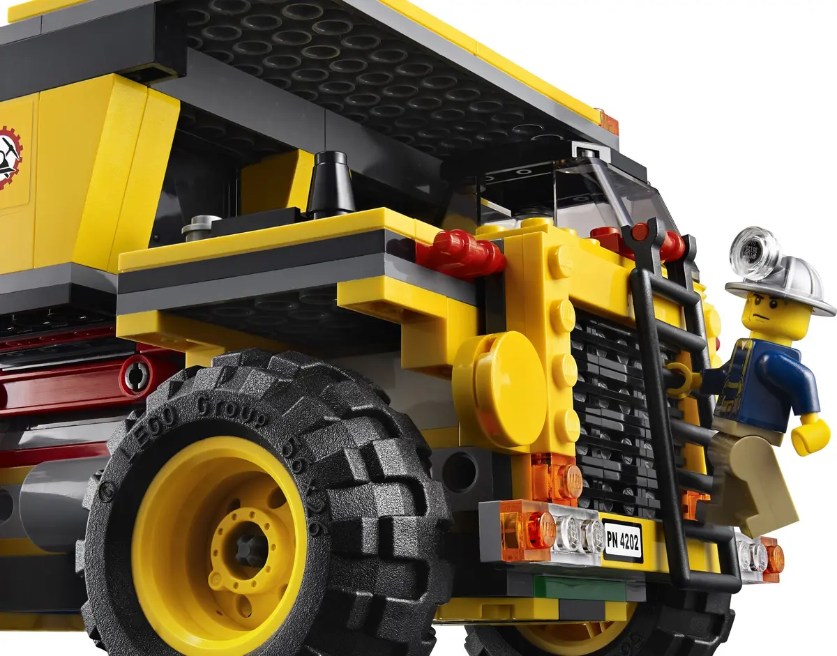 LEGO City 4202 Mining Truck set, image 3