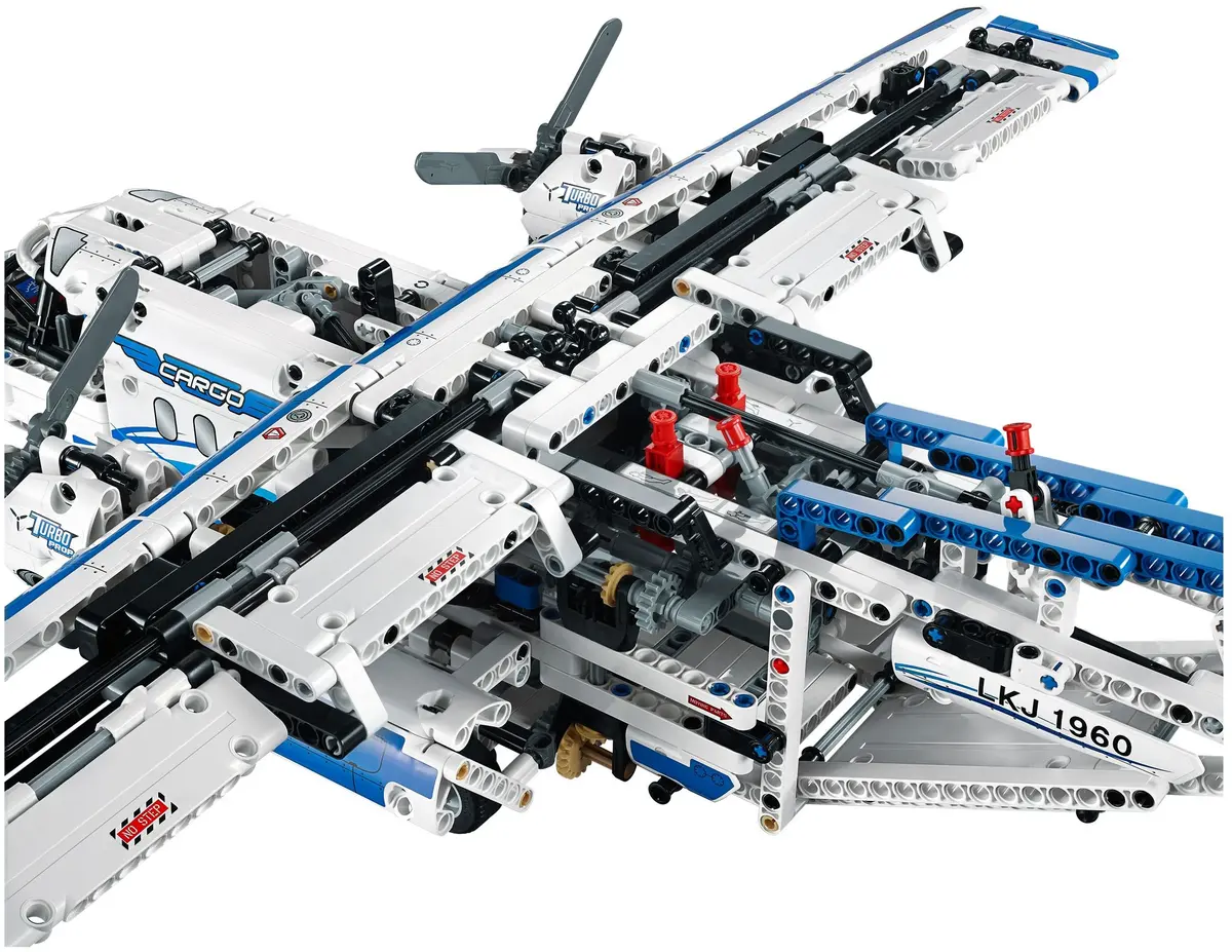 LEGO Technic 42025 Cargo Plane set, image 3