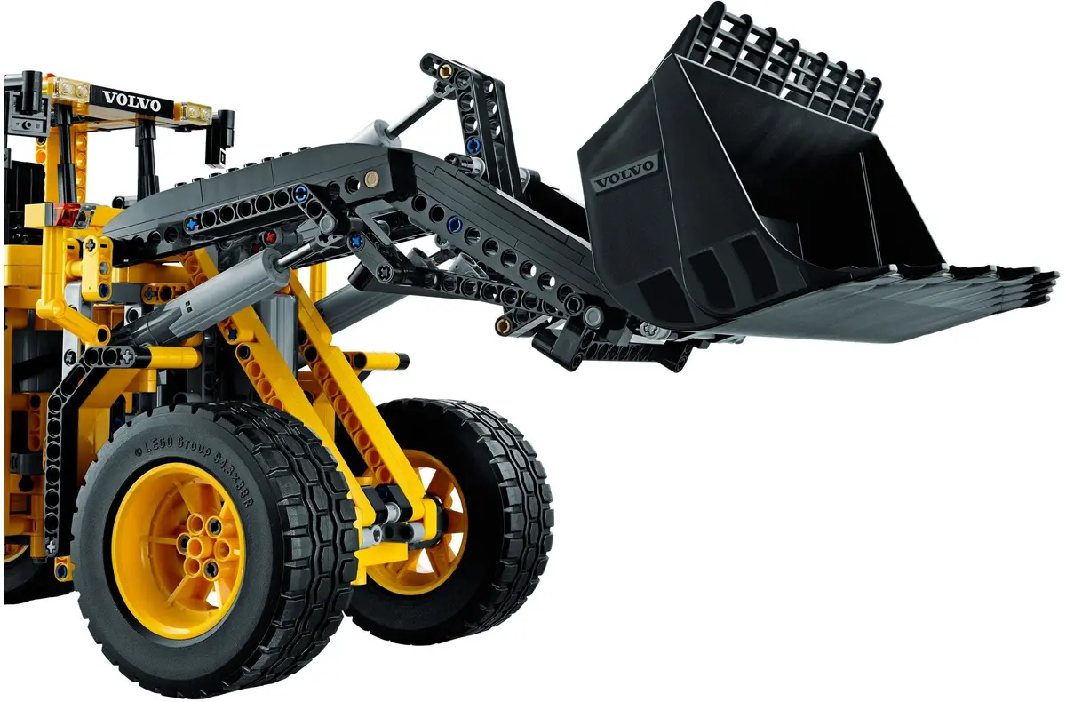 LEGO Technic 42030 Volvo L350F Wheel Loader set, image 4
