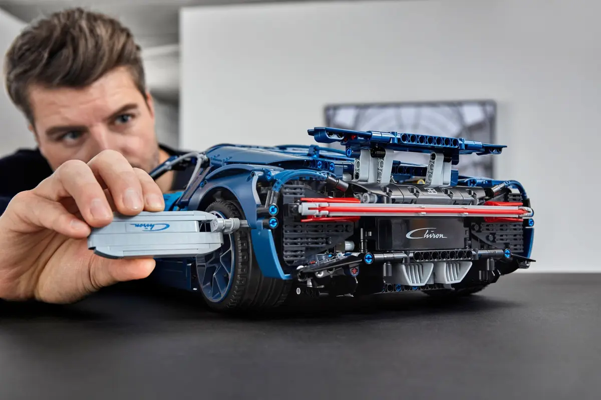 LEGO Technic 42083 Bugatti Chiron set, image 7