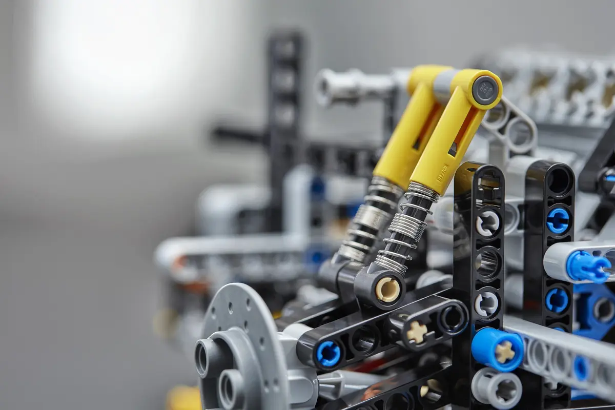 LEGO Technic 42083 Bugatti Chiron set, image 21