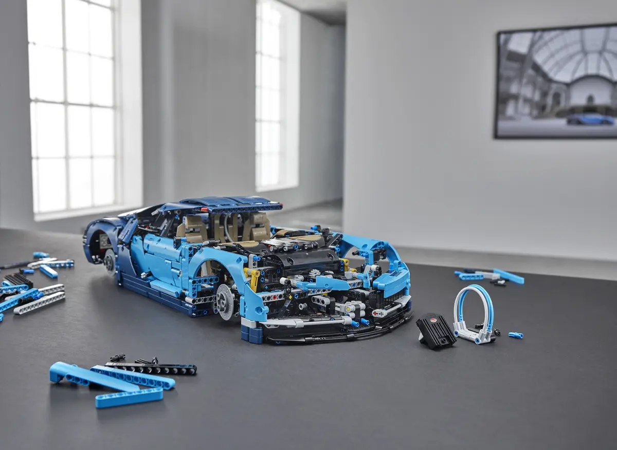 LEGO Technic 42083 Bugatti Chiron set, image 18