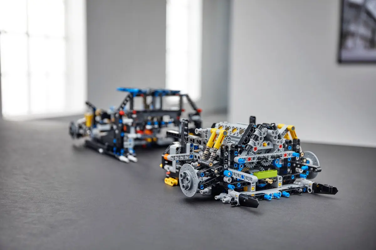 LEGO Technic 42083 Bugatti Chiron set, image 6