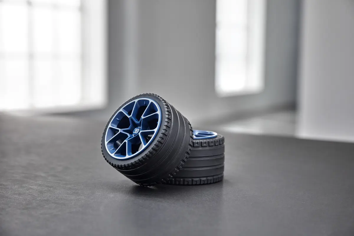 LEGO Technic 42083 Bugatti Chiron set, image 22