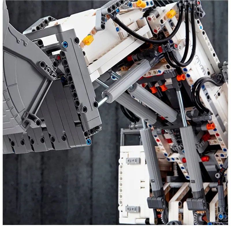 LEGO Technic 42100 Liebherr R 9800 set, image 11