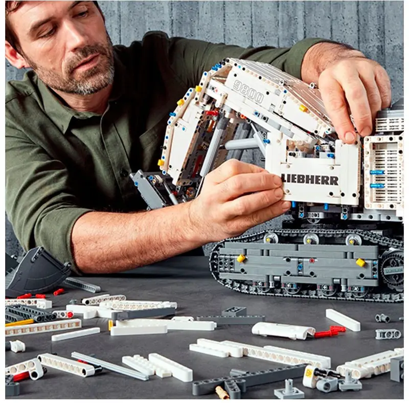 LEGO Technic 42100 Liebherr R 9800 set, image 9