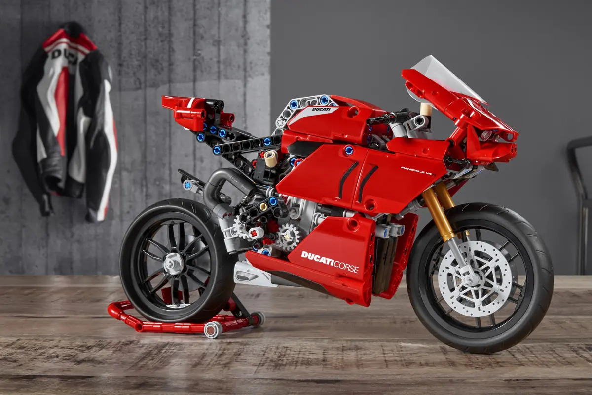 LEGO Technic 42107 Ducati Panigale V4 R set, image 19