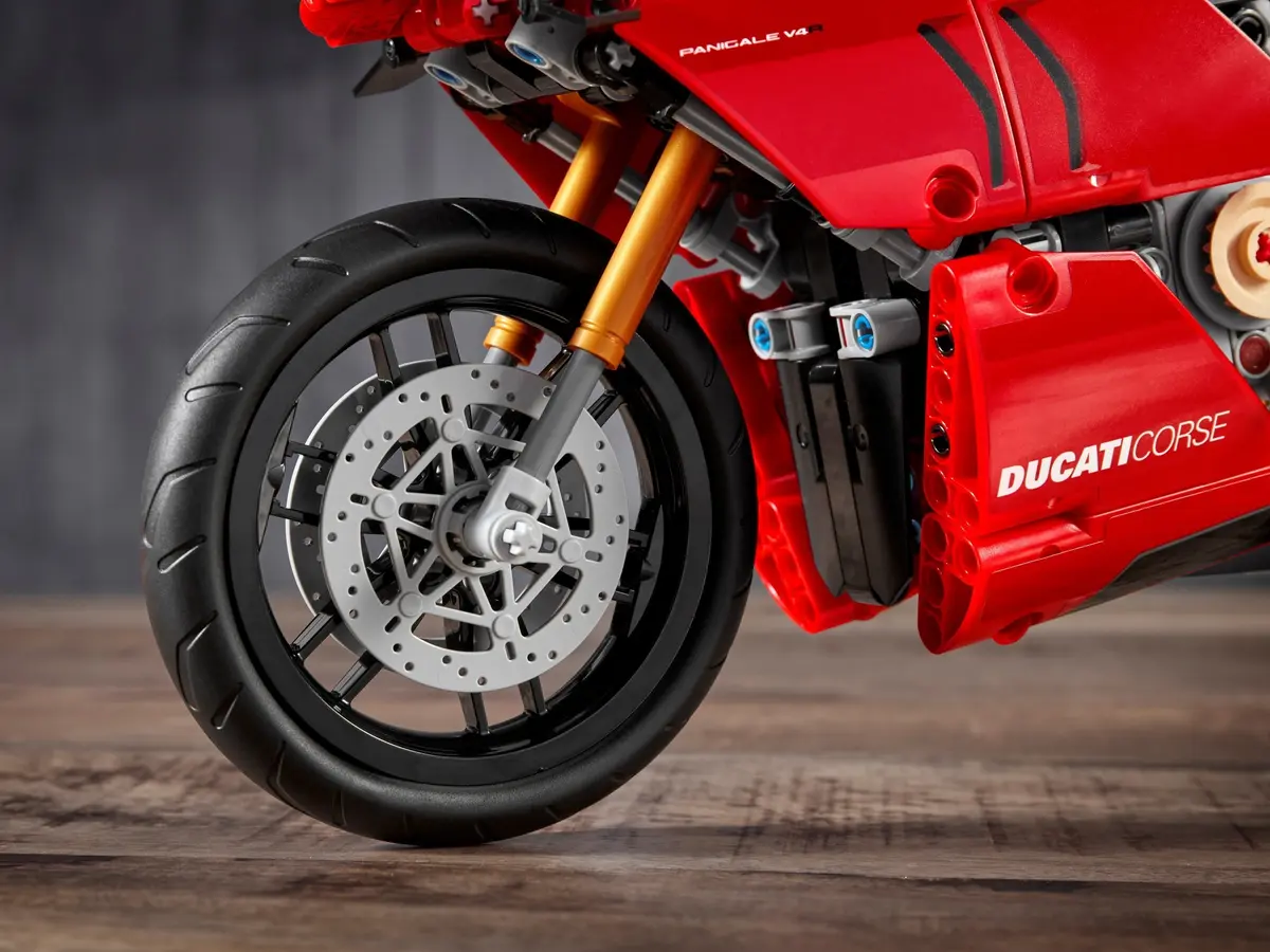 LEGO Technic 42107 Ducati Panigale V4 R set, image 13