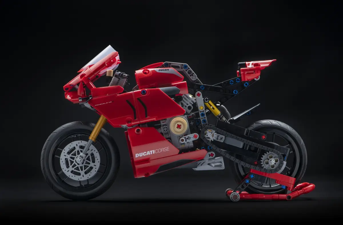 LEGO Technic 42107 Ducati Panigale V4 R set, image 22
