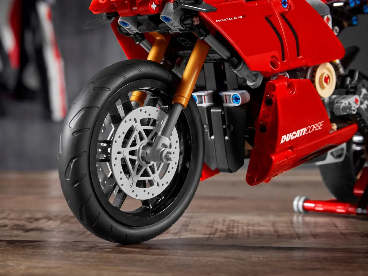 LEGO Technic 42107 Ducati Panigale V4 R set, image 14
