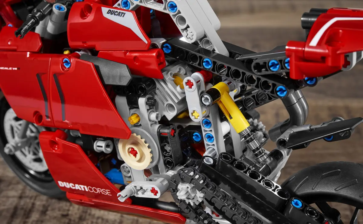 LEGO Technic 42107 Ducati Panigale V4 R set, image 21