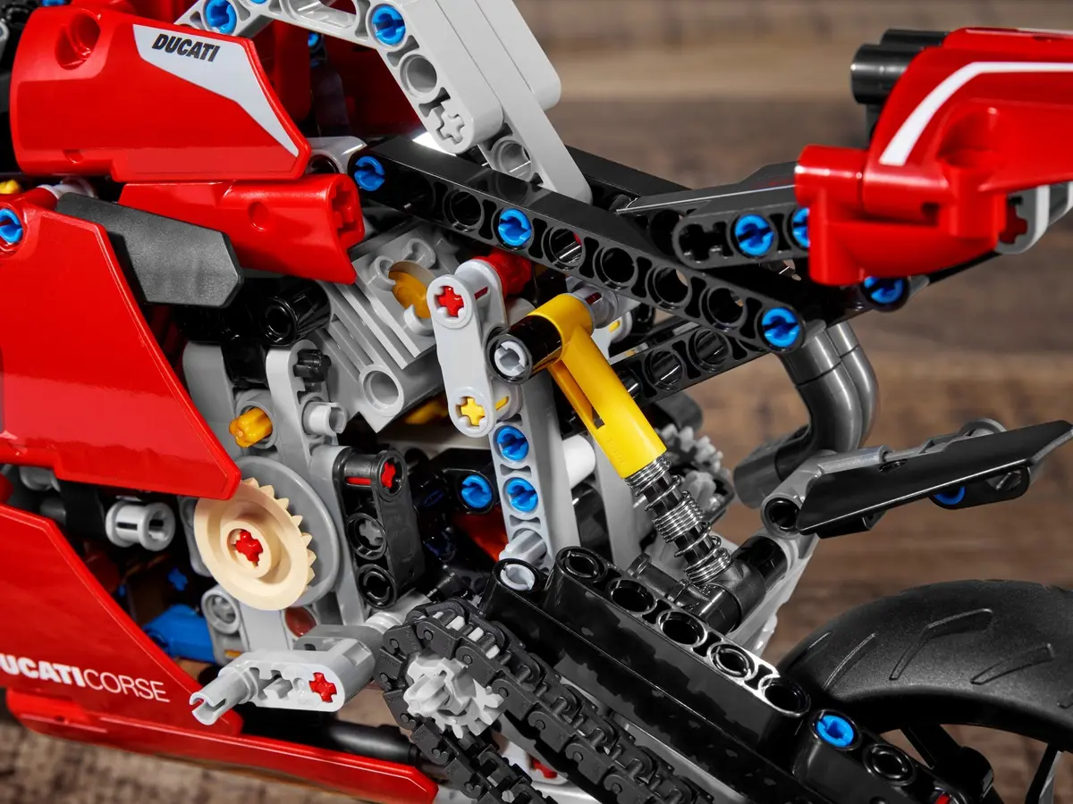 LEGO Technic 42107 Ducati Panigale V4 R set, image 16