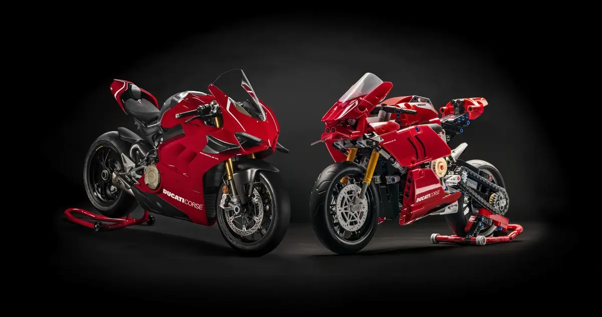 LEGO Technic 42107 Ducati Panigale V4 R set, image 23