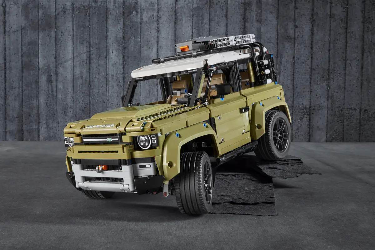 LEGO Technic 42110 Land Rover Defender set, image 4