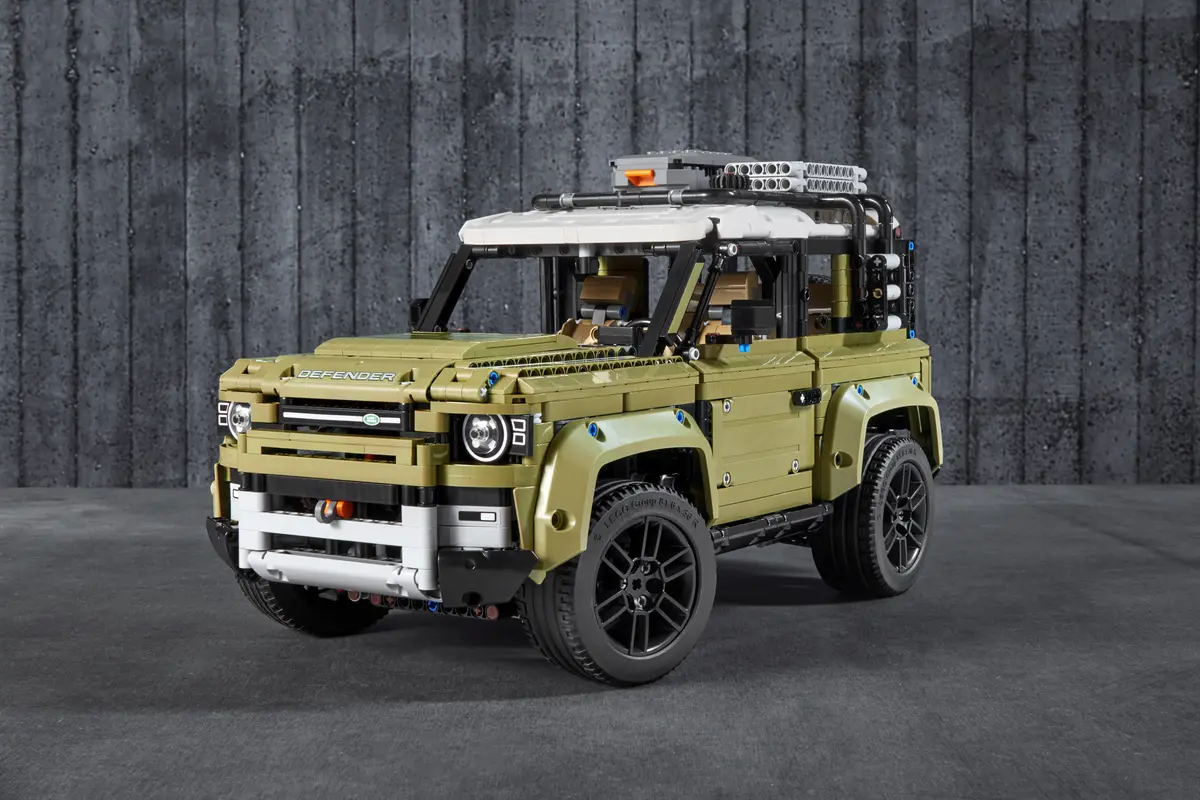 LEGO Technic 42110 Land Rover Defender set, image 3