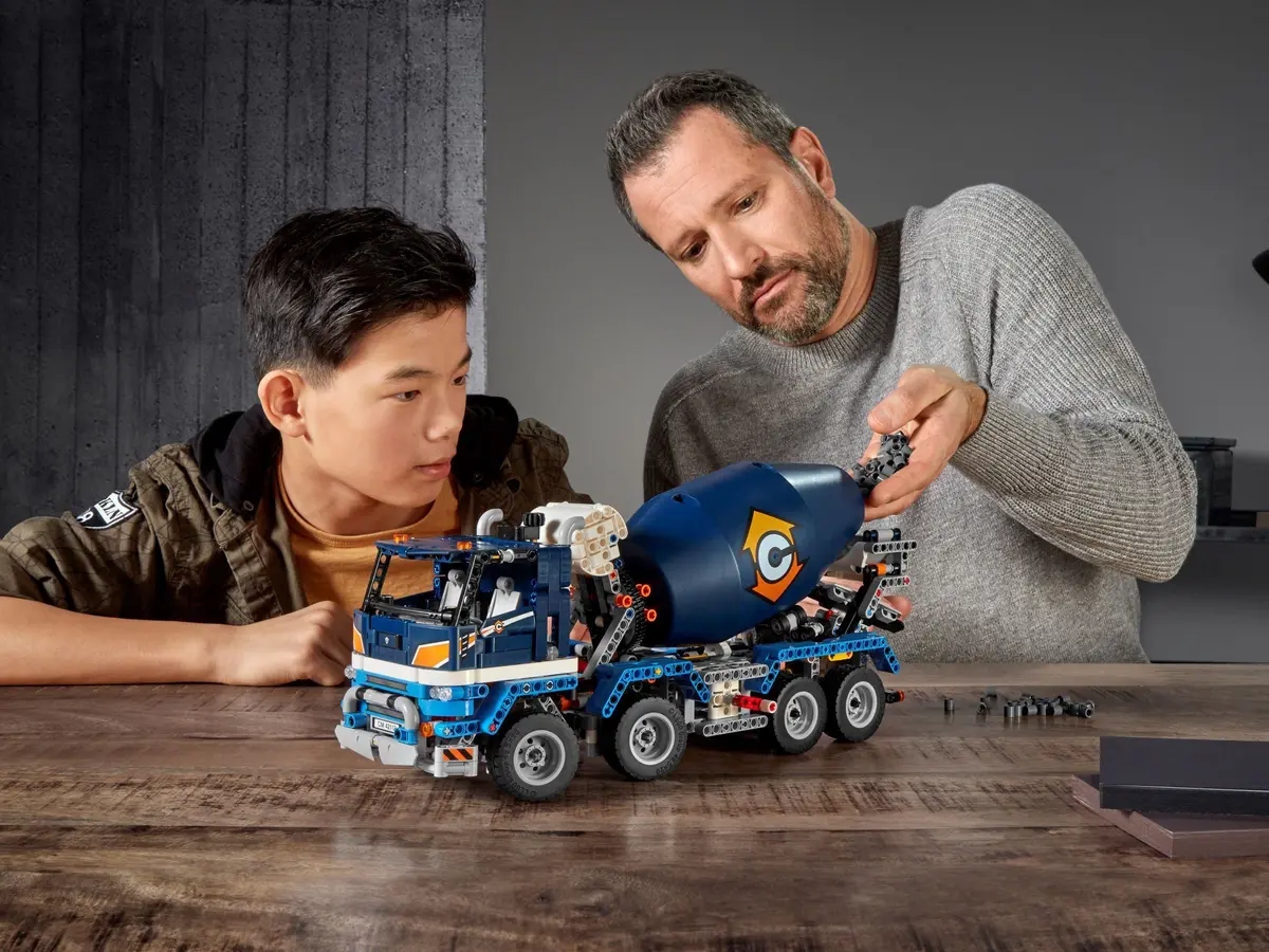 LEGO Technic 42112 Concrete Mixer Truck set, image 5