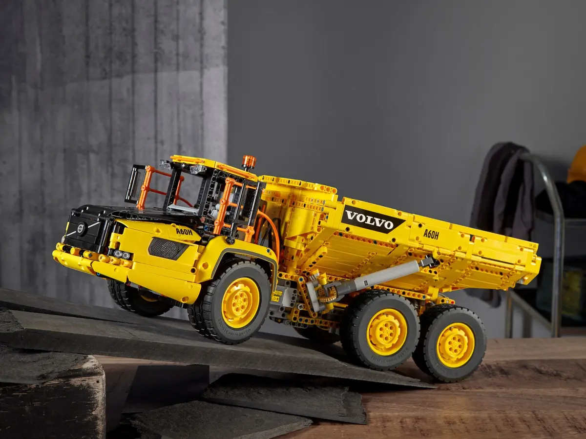 LEGO Technic 42114 6x6 Volvo Articulated Hauler set, image 6