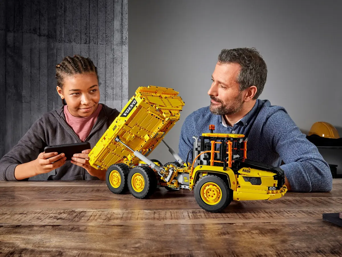 LEGO Technic 42114 6x6 Volvo Articulated Hauler set, image 5