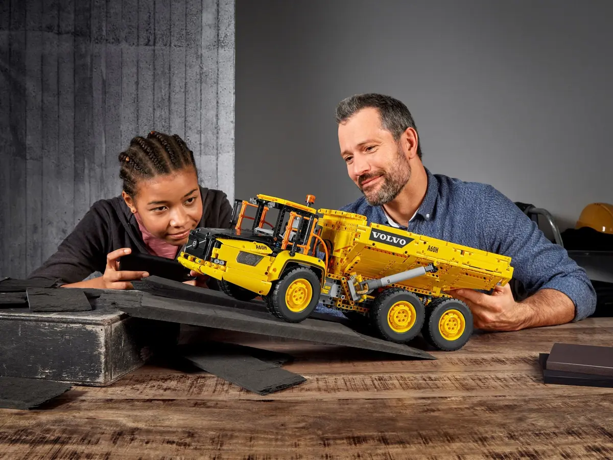 LEGO Technic 42114 6x6 Volvo Articulated Hauler set, image 4