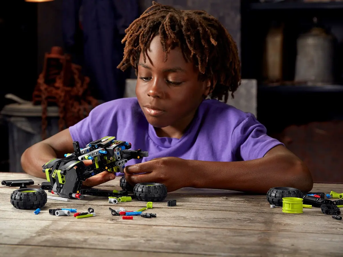 LEGO Technic 42118 Monster Jam Grave Digger set, image 12