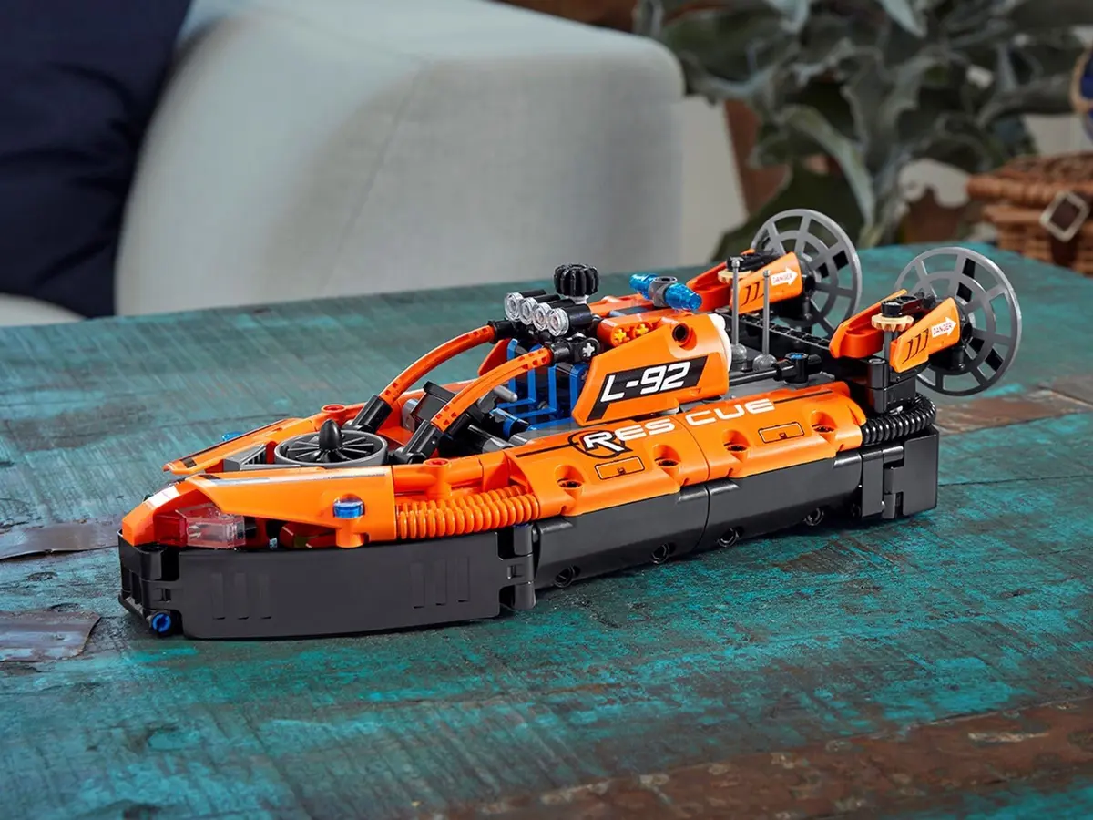 LEGO Technic 42120 Rescue Hovercraft set, image 5