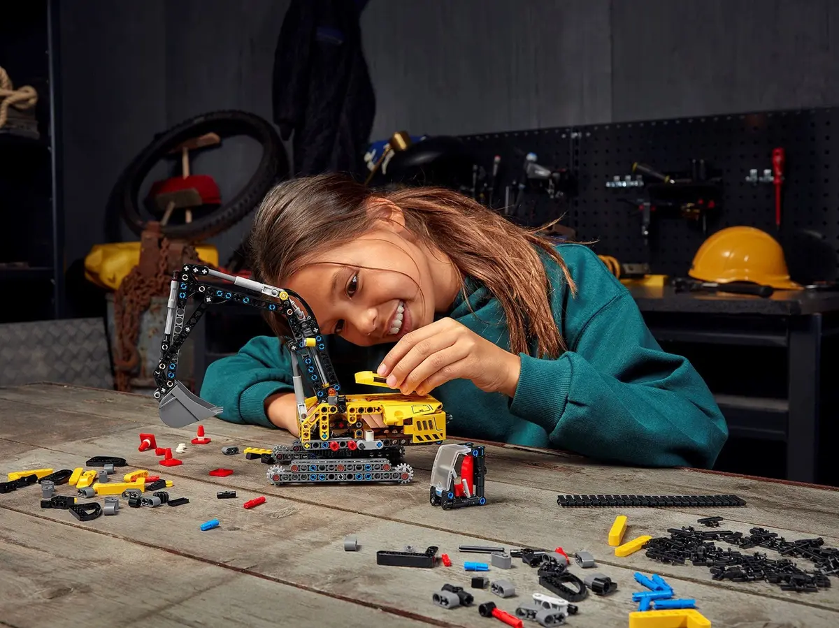 LEGO Technic 42121 Heavy Duty Excavator set, image 15