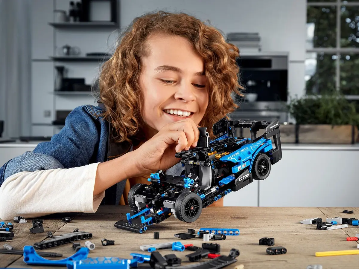 LEGO Technic 42123 McLaren Senna GTR set, image 3
