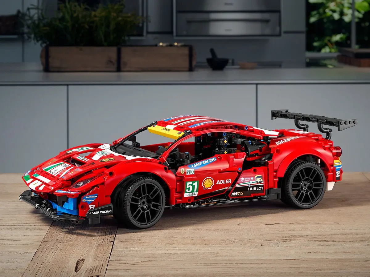 LEGO Technic 42125 Ferrari 488 GTE 'AF Corse #51' set, image 9