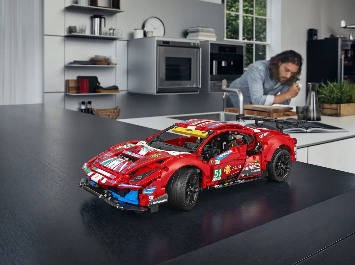 LEGO Technic 42125 Ferrari 488 GTE 'AF Corse #51' set, image 13