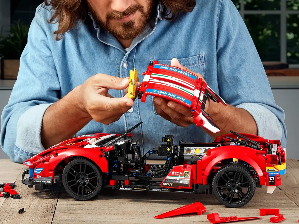 LEGO Technic 42125 Ferrari 488 GTE 'AF Corse #51' set, image 7