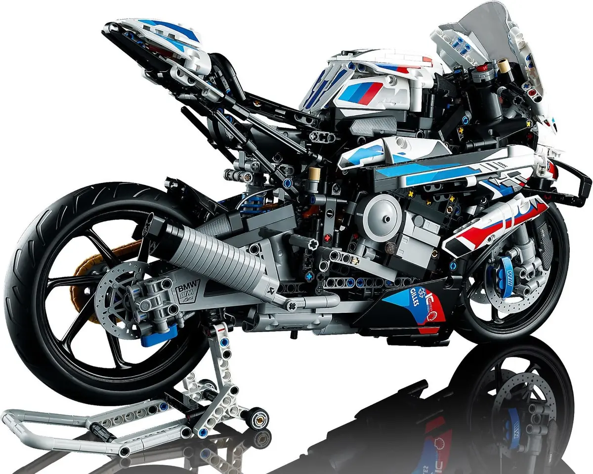 LEGO Technic 42130 BMW M 1000 RR set, image 3